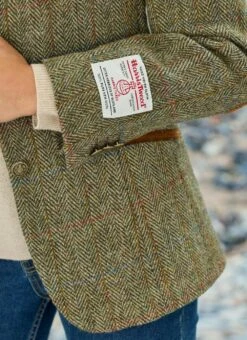 Uist Green Overcheck HARRIS TWEED® Ladies' Jacket 7 Uist Green Overcheck HARRIS TWEED® Ladies' Jacket -The Edinburgh Woollen Mill 56381pvl 8a299db32282bf4