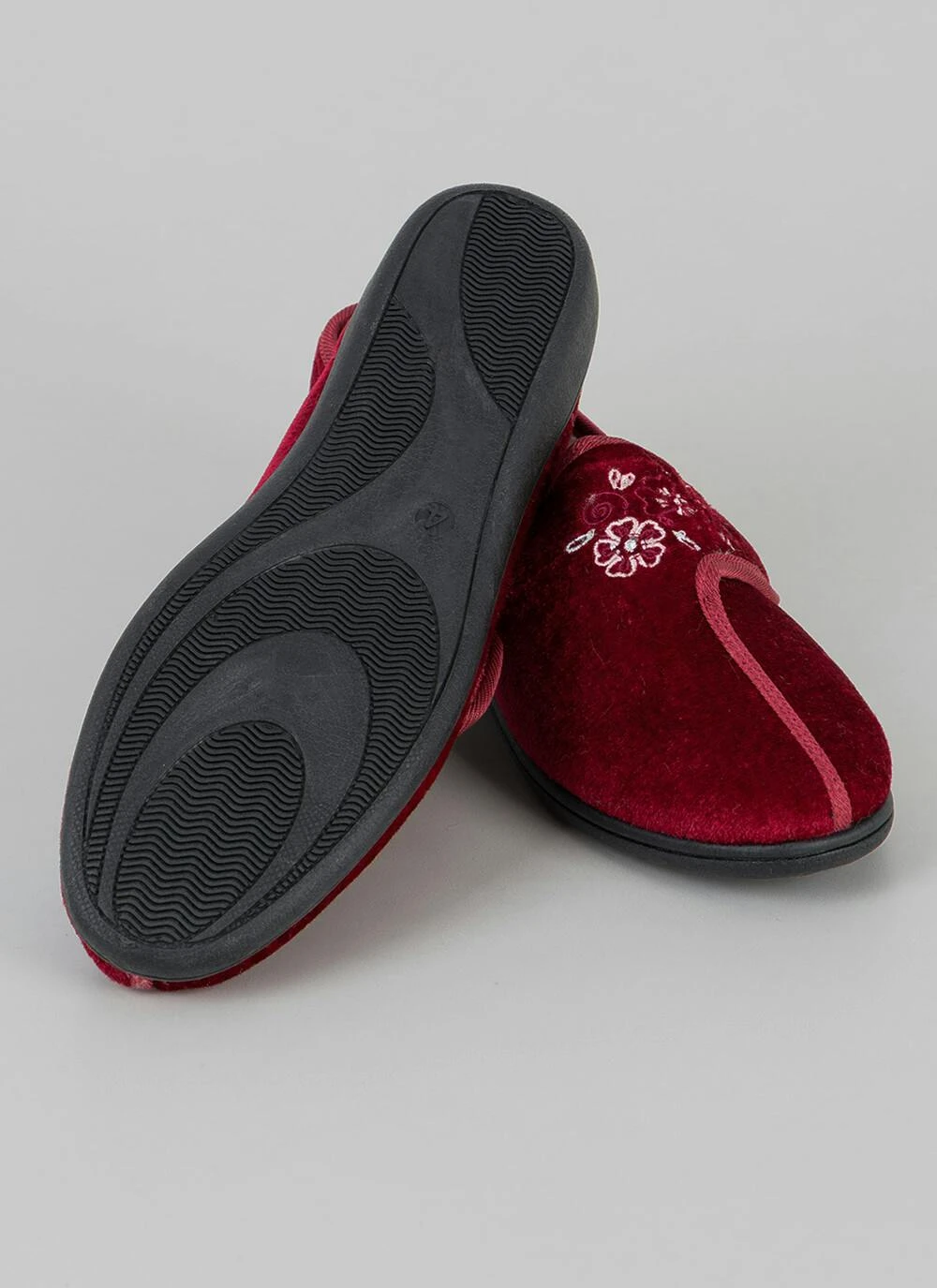 Comfy Easy Close Embroidered Full Slippers 3 Comfy Easy Close Embroidered Full Slippers - Image 3